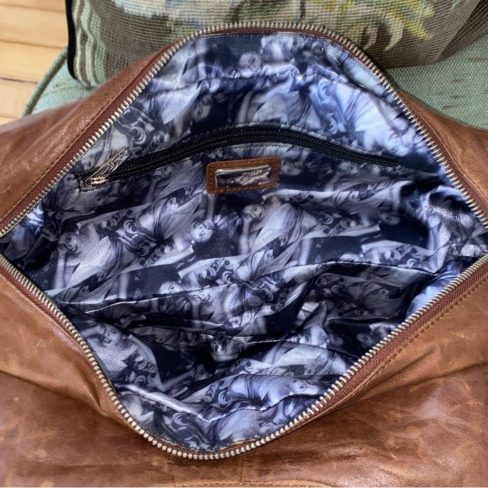 Junior Drake Whiskey Leather Shoulder Bag - Picture 4 of 13